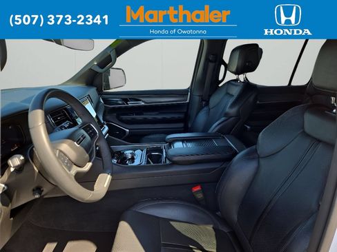 Used 2024 Jeep Wagoneer Series II w/ Flexible Seating Group AWD/4WD image 9