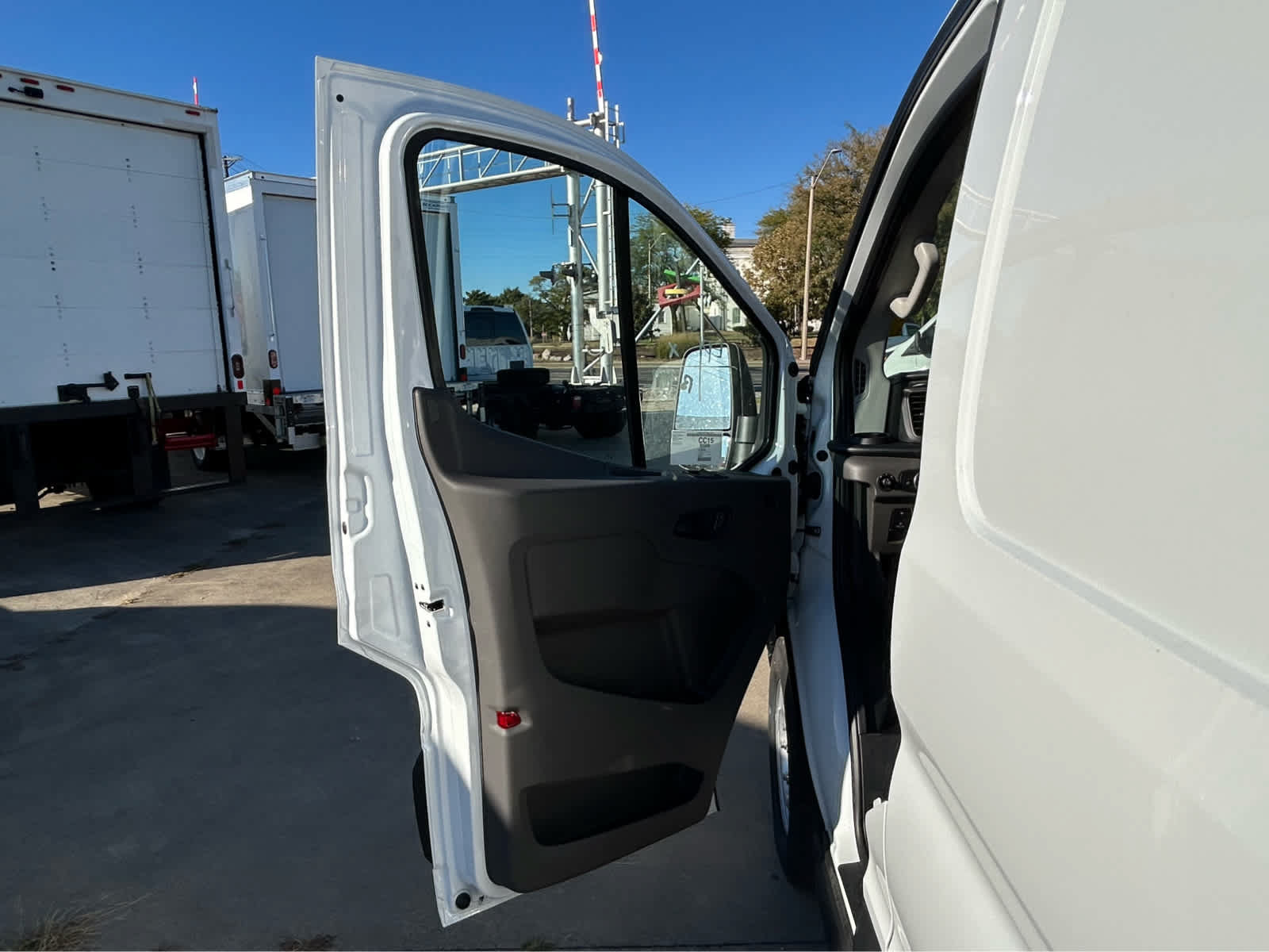 New 2027 Ford Transit 250 Low Roof RWD image 18