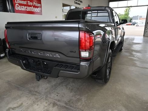 Used 2022 Toyota Tacoma SR5 AWD/4WD image 6