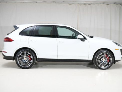 Used 2017 Porsche Cayenne Turbo AWD image 19