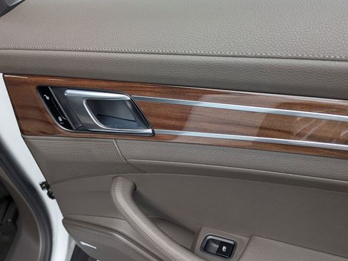 Used 2017 Porsche Panamera 4 image 34