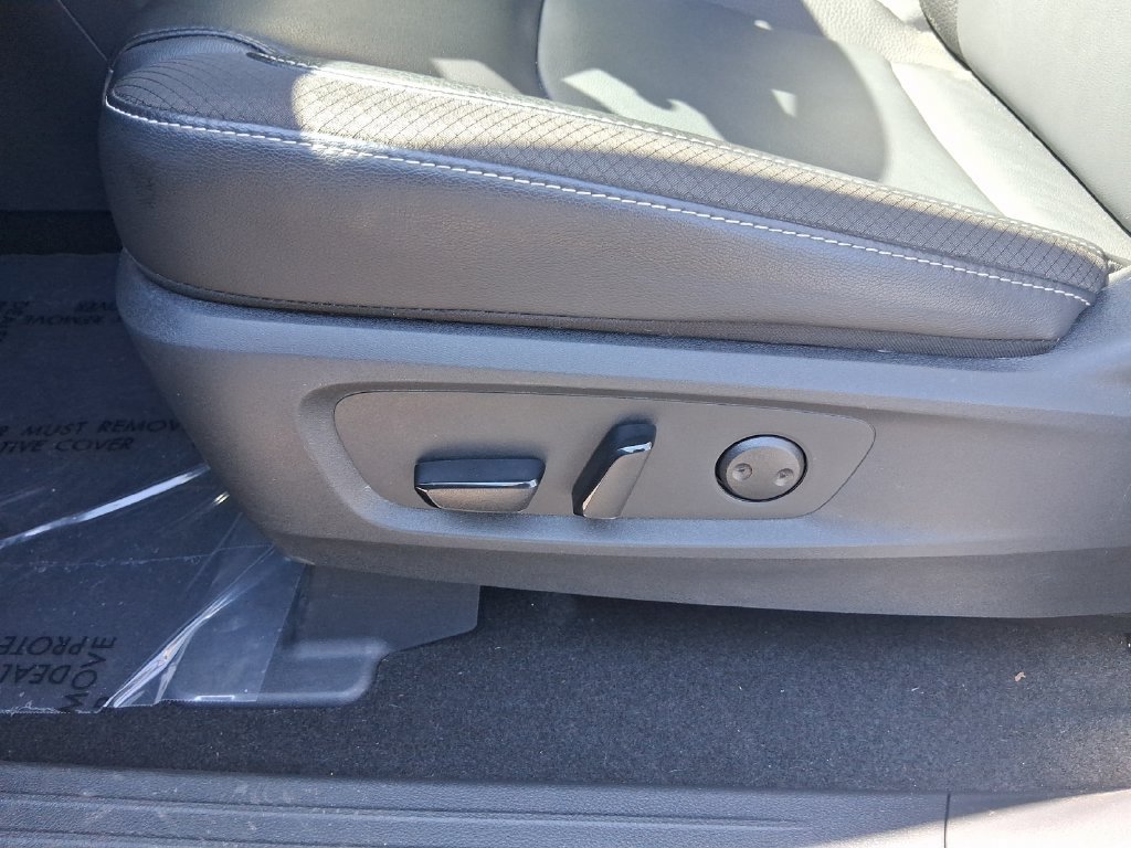 Used 2025 Nissan Pathfinder SL FWD image 13