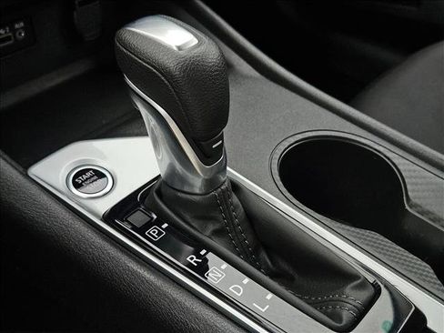 Used 2025 Nissan Altima 2.5 SV image 17