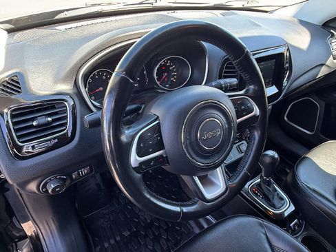Used 2020 Jeep Compass Latitude FWD image 10