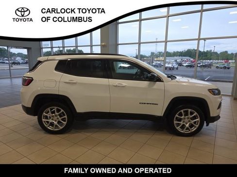 Used 2023 Jeep Compass Latitude AWD/4WD image 5