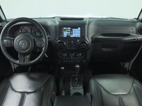 Used 2017 Jeep Wrangler Unlimited Sahara image 9