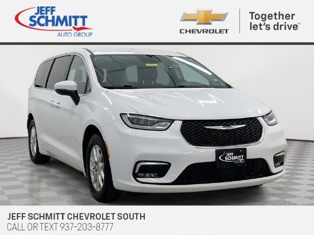Used 2024 Chrysler Pacifica Touring-L FWD image 1