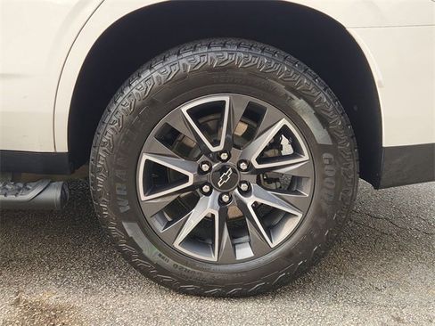 Certified 2024 Chevrolet Tahoe Z71 w/ Luxury Package image 34