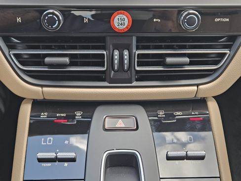Certified 2026 Porsche Macan AWD/4WD image 19