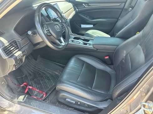 Used 2019 Honda Accord Touring image 4