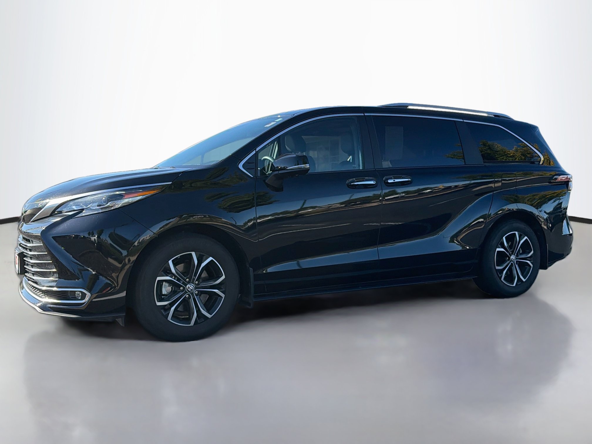 Certified 2026 Toyota Sienna Platinum AWD/4WD image 3