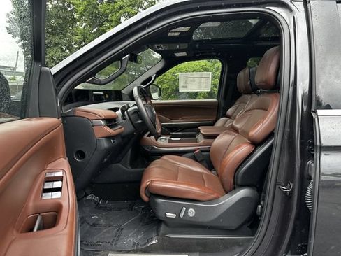 Certified 2025 Lincoln Navigator L Reserve AWD/4WD image 19