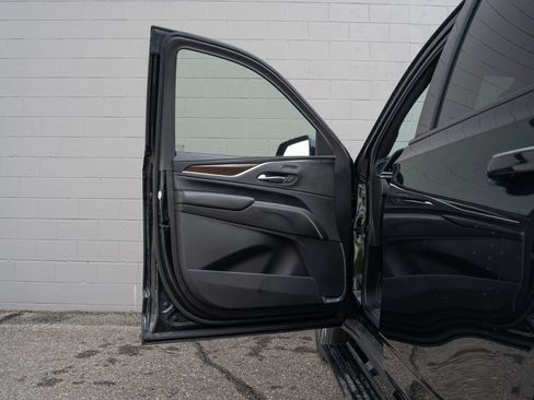 Used 2023 Cadillac Escalade Sport Platinum w/ Heavy-Duty Trailer Package AWD/4WD image 15