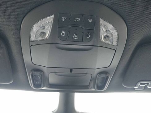 Used 2025 Chrysler Pacifica Limited FWD image 36