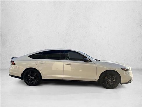 Used 2023 Honda Accord Sport image 4