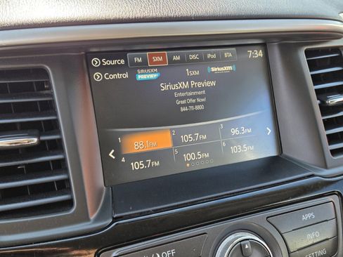 Used 2019 Nissan Pathfinder SV image 19