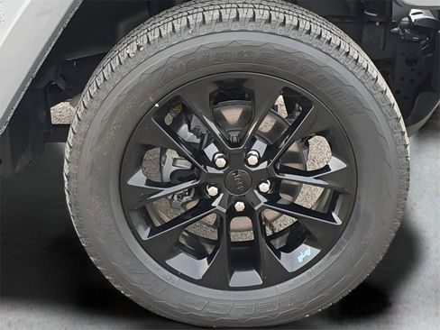 Used 2023 Jeep Wrangler Unlimited Sahara w/ Cold Weather Group image 27