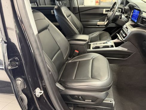 Used 2022 Ford Explorer XLT w/ Equipment Group 202A RWD image 20