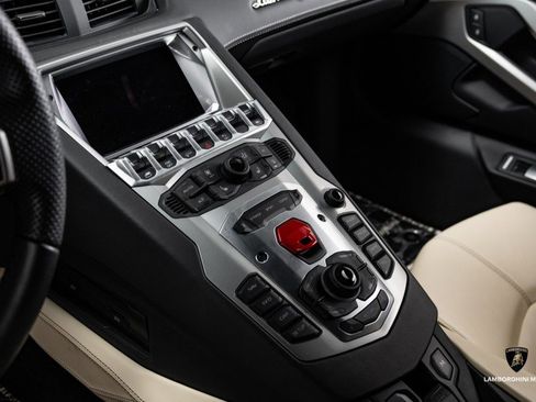 Used 2012 Lamborghini Aventador LP 700-4 image 40