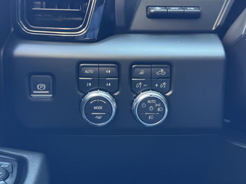 Certified 2023 GMC Sierra 1500 AT4 w/ AT4 Premium Package AWD/4WD image 31