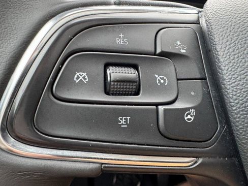 Used 2022 Buick Envision Essence w/ Technology Package I AWD/4WD image 18