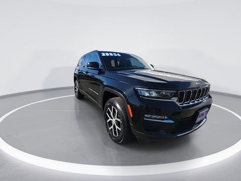 Certified 2024 Jeep Grand Cherokee Limited image 3