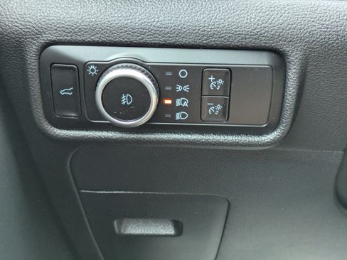 Used 2023 Ford Explorer XLT w/ Equipment Group 202A RWD image 20