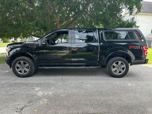 Used 2018 Ford F150 XLT w/ Equipment Group 302A Luxury AWD/4WD image 4