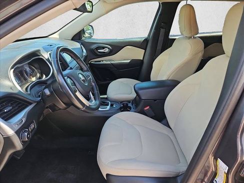 Used 2016 Jeep Cherokee Latitude w/ Safety/Convenience Group FWD image 22