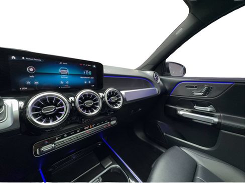 Used 2022 Mercedes-Benz GLB 250 image 39