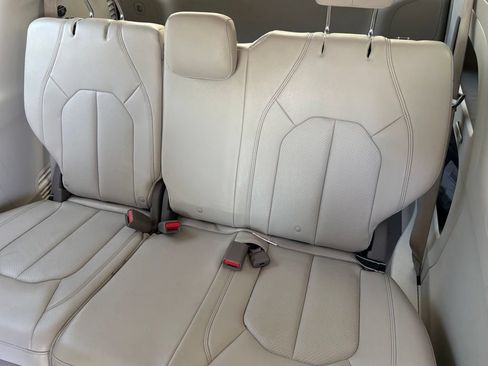 Used 2020 Chrysler Pacifica Touring-L Plus w/ Advanced Safetytec Group FWD image 13