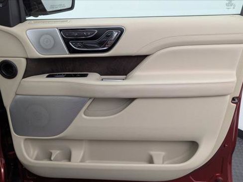 Used 2019 Lincoln Navigator Reserve AWD/4WD image 22