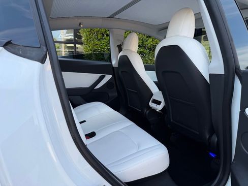 Used 2021 Tesla Model Y Long Range image 37