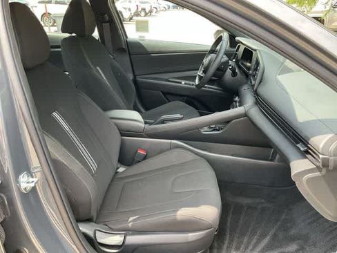 Used 2025 Hyundai Elantra Sport FWD image 17