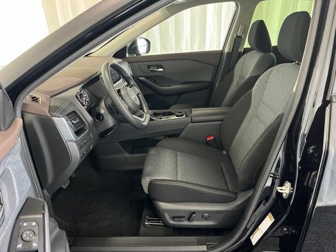 Used 2023 Nissan Rogue SV AWD/4WD image 3