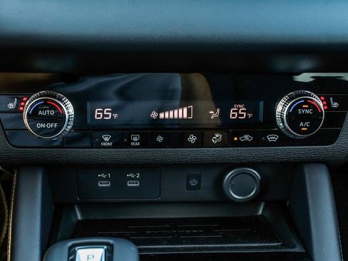 New 2025 Mitsubishi Outlander SE image 23