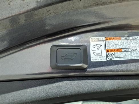 Used 2018 Toyota RAV4 Limited image 25