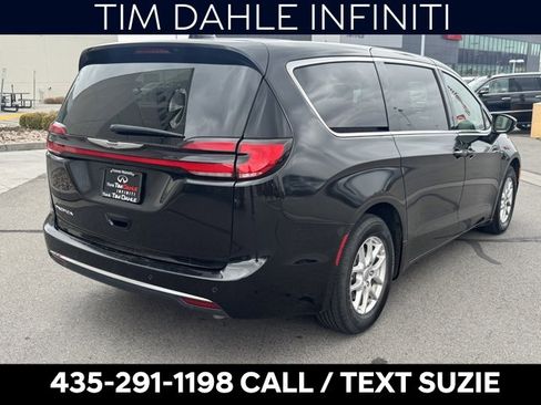 Used 2023 Chrysler Pacifica Touring-L image 8