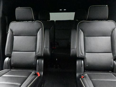 Used 2022 GMC Yukon XL SLT w/ SLT Premium Package AWD/4WD image 17