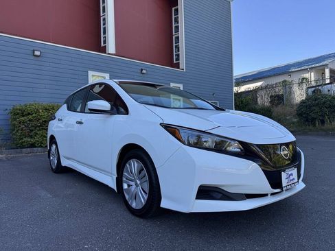 Used 2025 Nissan Leaf S FWD image 2