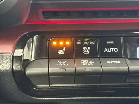 Used 2025 Toyota Prius Plug-In Hybrid image 8