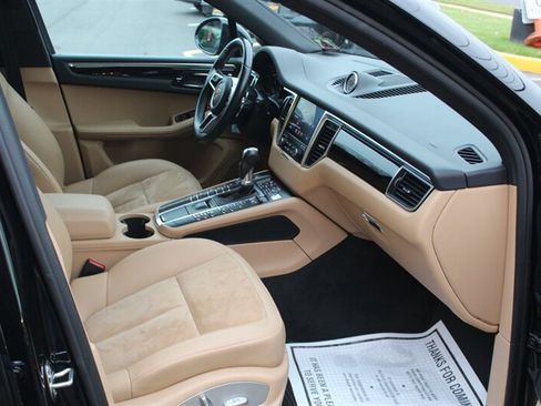 Used 2018 Porsche Macan AWD/4WD image 13