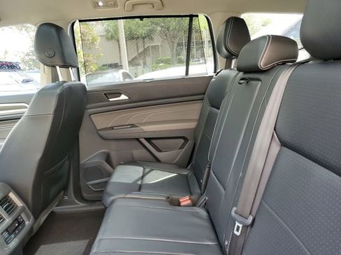 Used 2022 Volkswagen Atlas SE w/ Panoramic Sunroof Package image 11