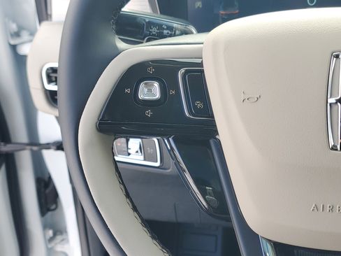 New 2026 Lincoln Corsair Premiere image 17