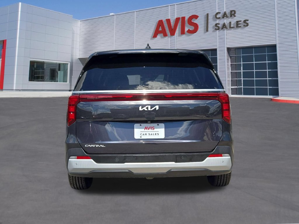 Used 2025 Kia Carnival FWD image 7