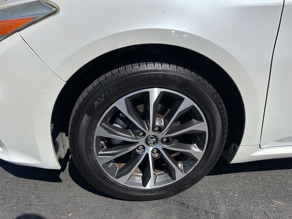 Used 2018 Toyota Avalon XLE w/ Preferred Accessory Package FWD image 6