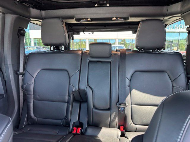 Used 2025 Ford Bronco Outer Banks AWD/4WD image 9