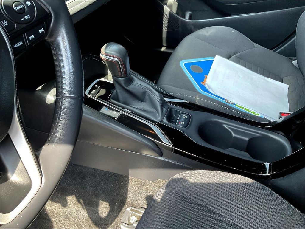 Used 2021 Toyota Corolla SE w/ Special Edition FWD image 13