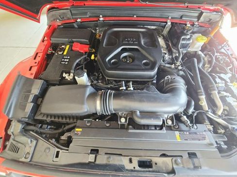 Used 2025 Jeep Wrangler Unlimited Sahara AWD/4WD image 19