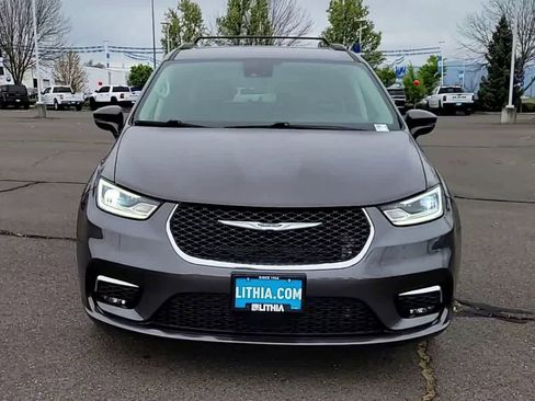 Used 2022 Chrysler Pacifica Touring-L image 3